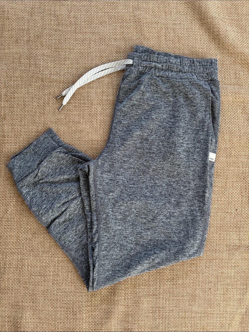 Vuori charcoal Gray Heather Joggers women’s Medium